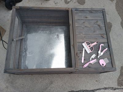 Wooden Tortoise & Small Animal Hutch Enclosure with Metal Tray and Grooming Accessories