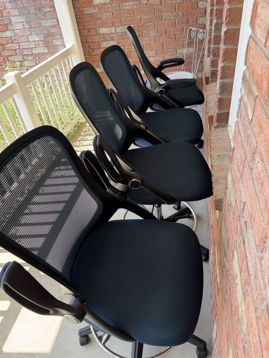 Adjustable rolling chairs
