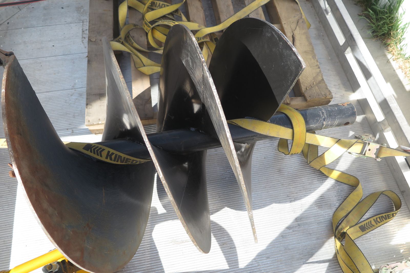 pengo auger drill bit 30" X 48" 2 1/2" hole size