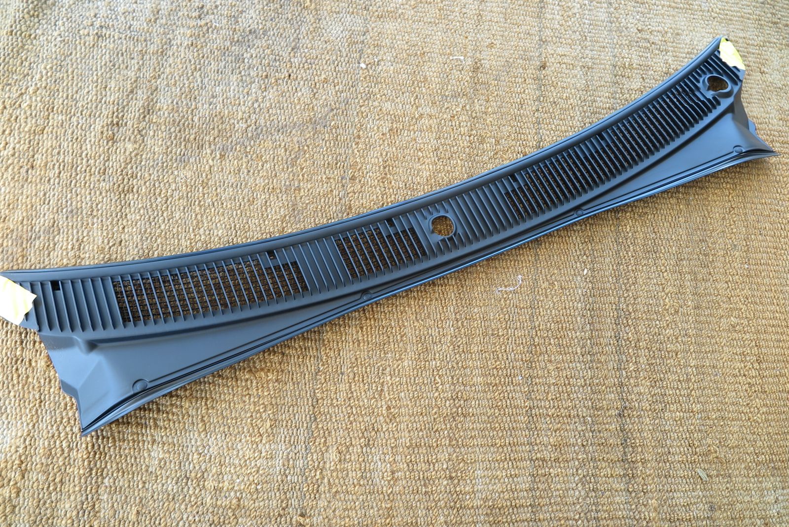 oem totota 4runner front wiper sub louer cover assy 55708-35020 (2000-2004)