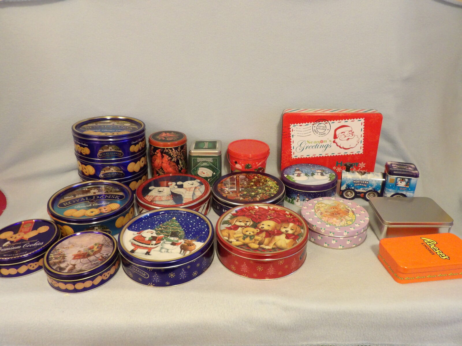 Christmas~Cookie~Candy~Chocolate~Holiday Tins and Plastic Containers with Lids
