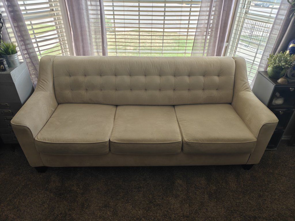 Tufted Fabric 3-Cushion Sofa in Beige