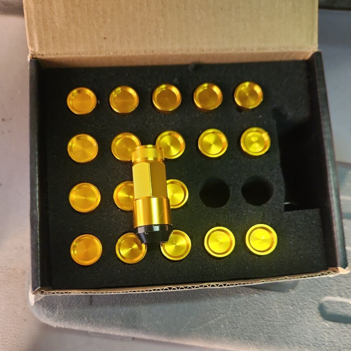 NEW SET OF GOLD LUGS NUTS 12M 1.5 THREAD