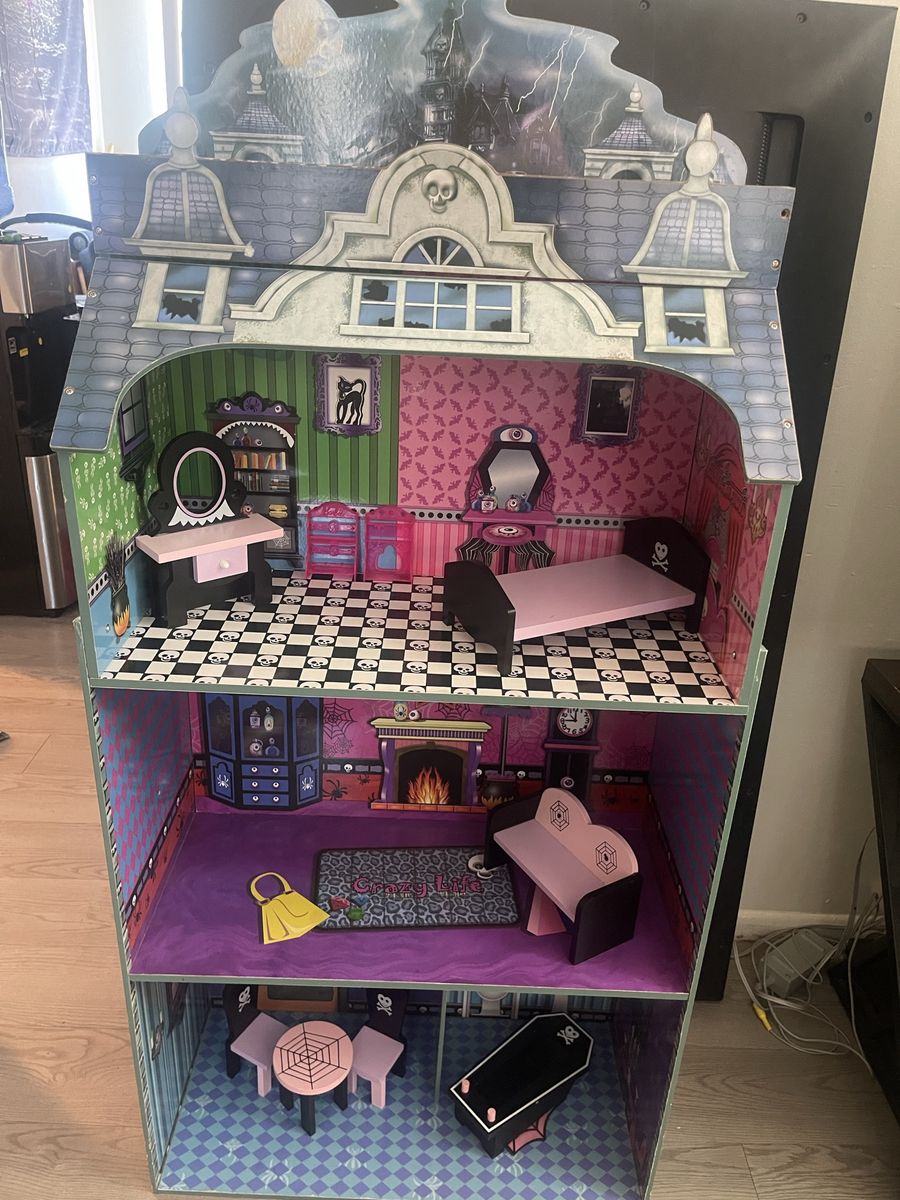 KidKraft Creepy Cute / Monster High Dollhouse & Furniture Set - Large Wooden Mansion