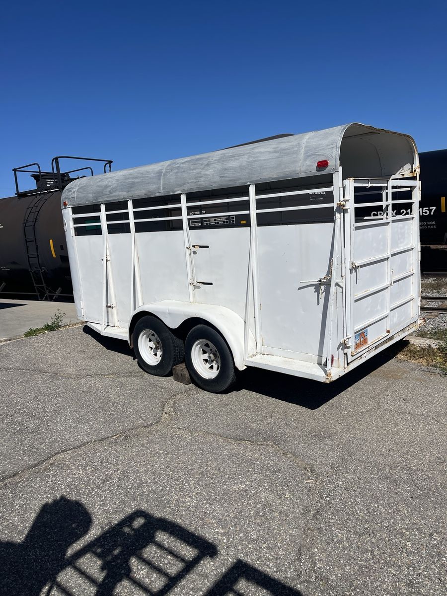 Horse trailer (not useable)