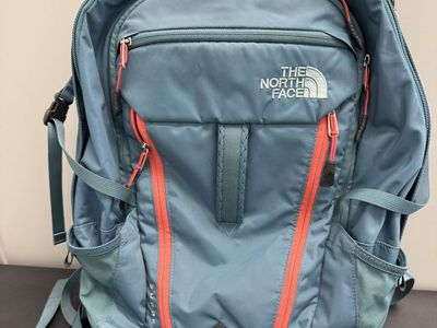 The North Face Surge Backpack – Durable & Organized (Excellent Condition) ️