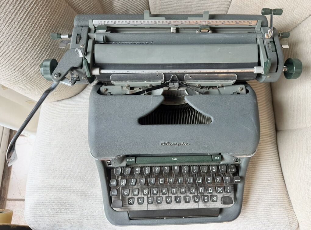 Vintage Olympia SG1 Typewriter Russian Letters