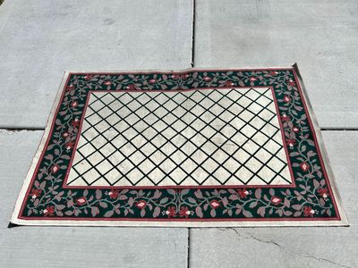 Area Rug 5'2" x 7'6"