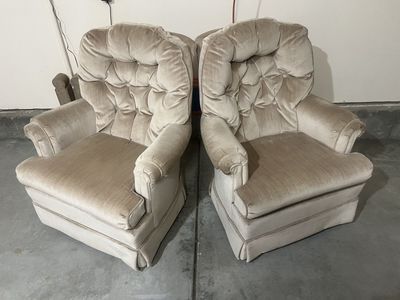 Best Brand Set of 2 Vintage Tufted Velvet Armchairs in Beige