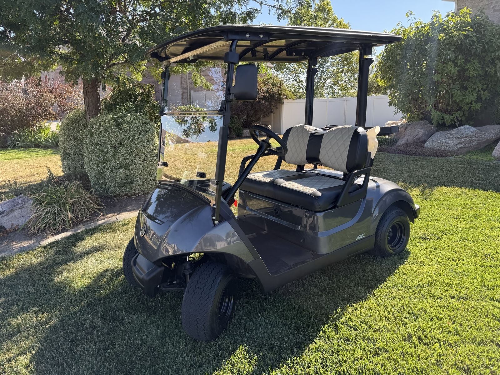 2023 Yamaha Drive 2 Electric Golf Cart - Gray