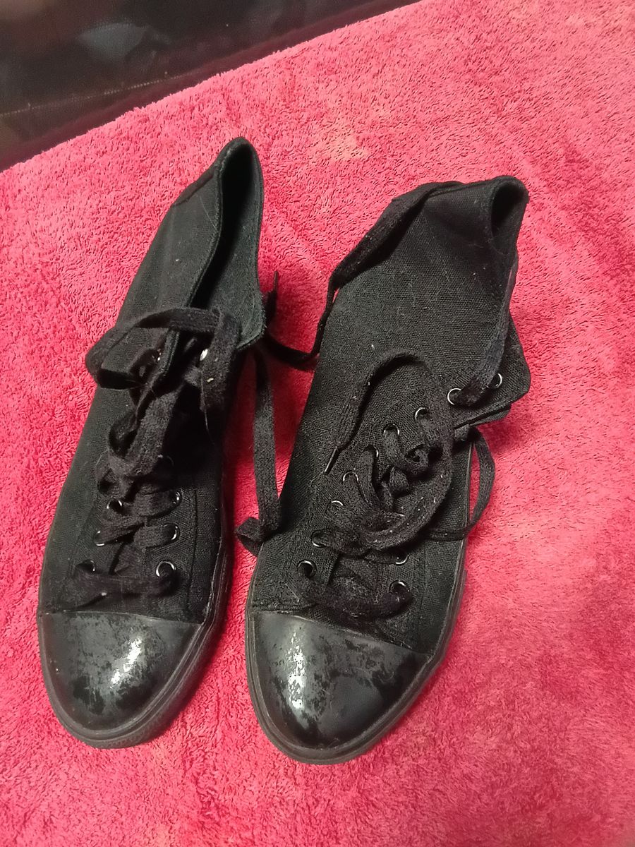 Men's Black Canvas High-Top Sneakers Size 9