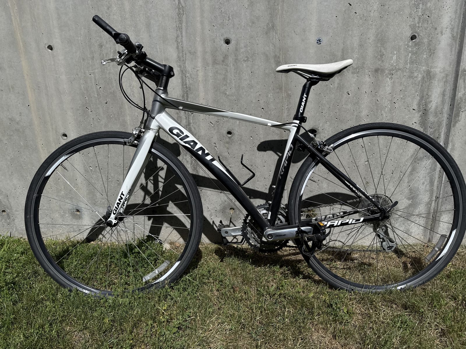 Giant Rapid 3 Performance Hybrid Road Bike - White/Black, Large, Shimano Components