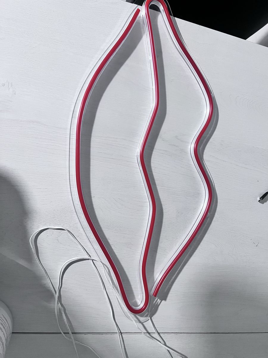 Red Lips Neon Sign Wall Art - LED Light Decor