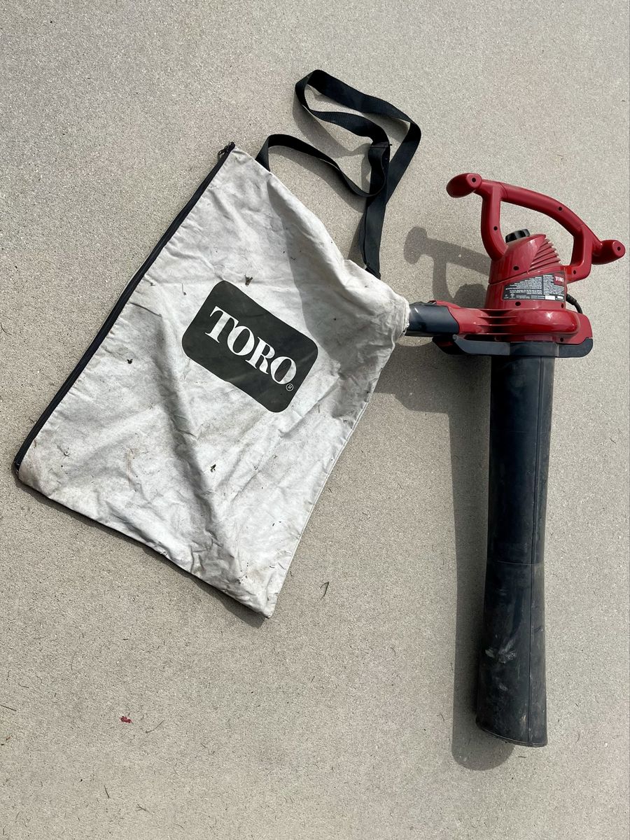 Toro Leaf Blower/Vacuum - Electric with Collection Bag (Red/Black)