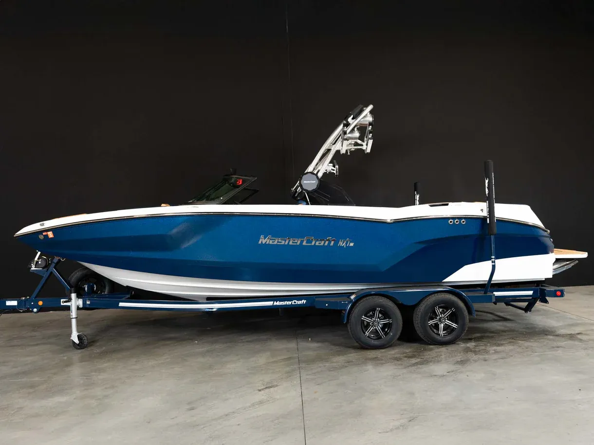 2023 Mastercraft NXT - Blue Flake / White - Wake Boat