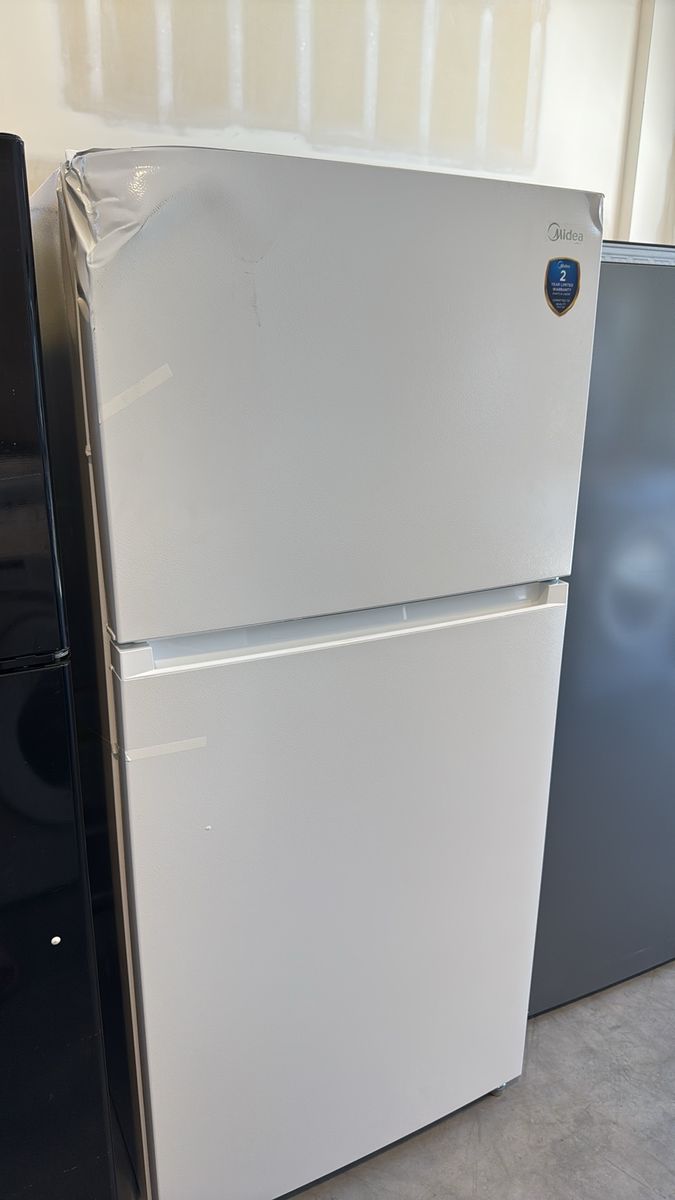 New Open Box Midea 20.5 cu. ft. Garage Ready Top-Mount Refrigerator