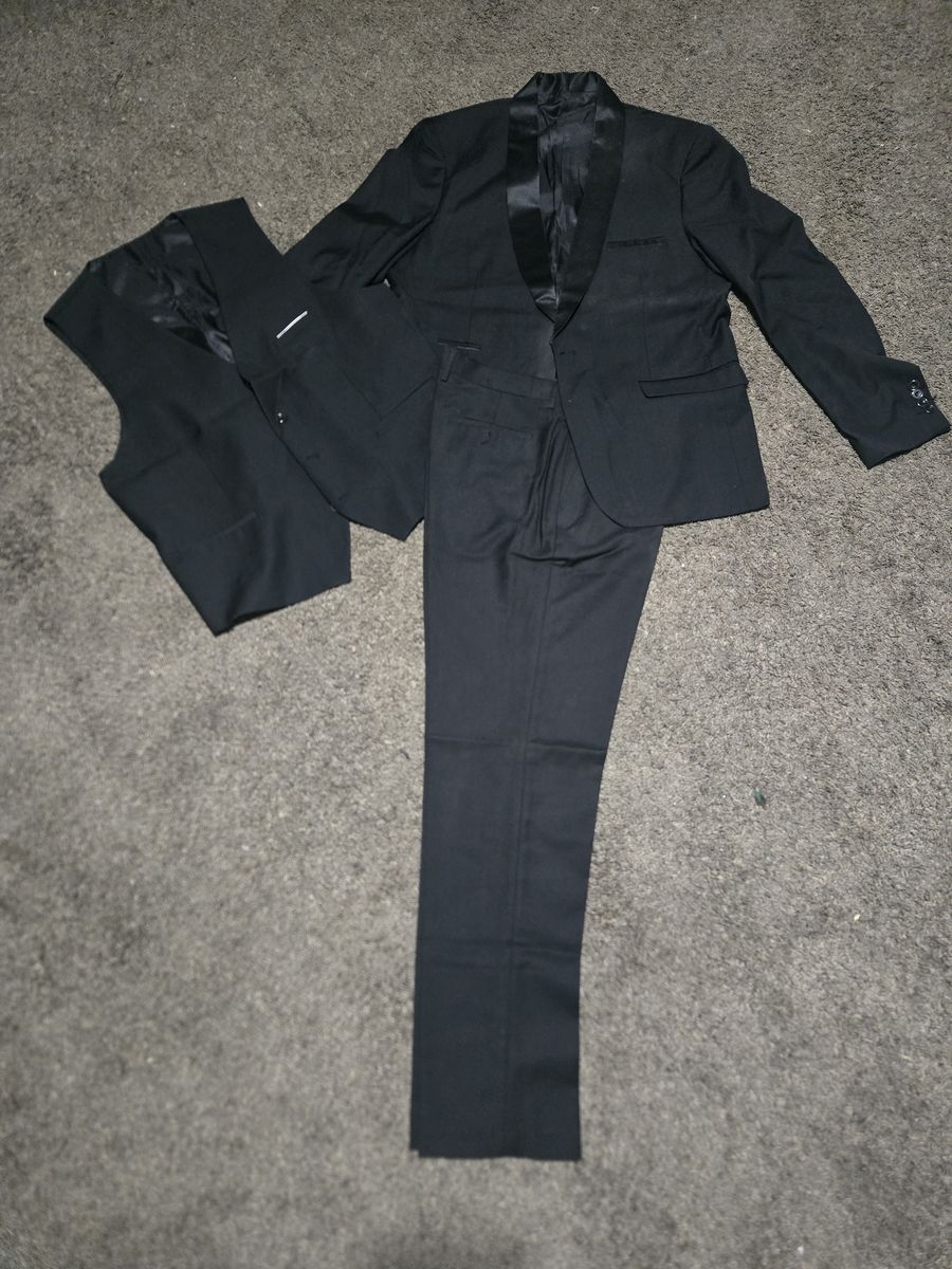 Mens XL suit with vest