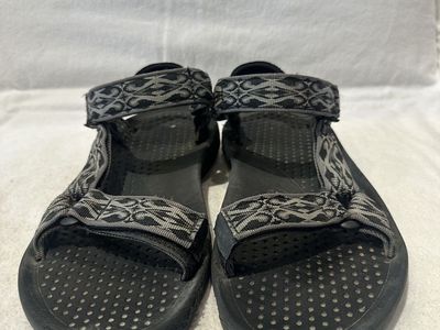 Teva men’s size 8 beige/black sports sandals