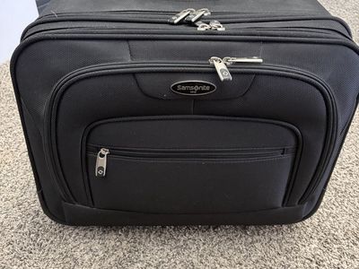 Sampsonite Travel Suitcase