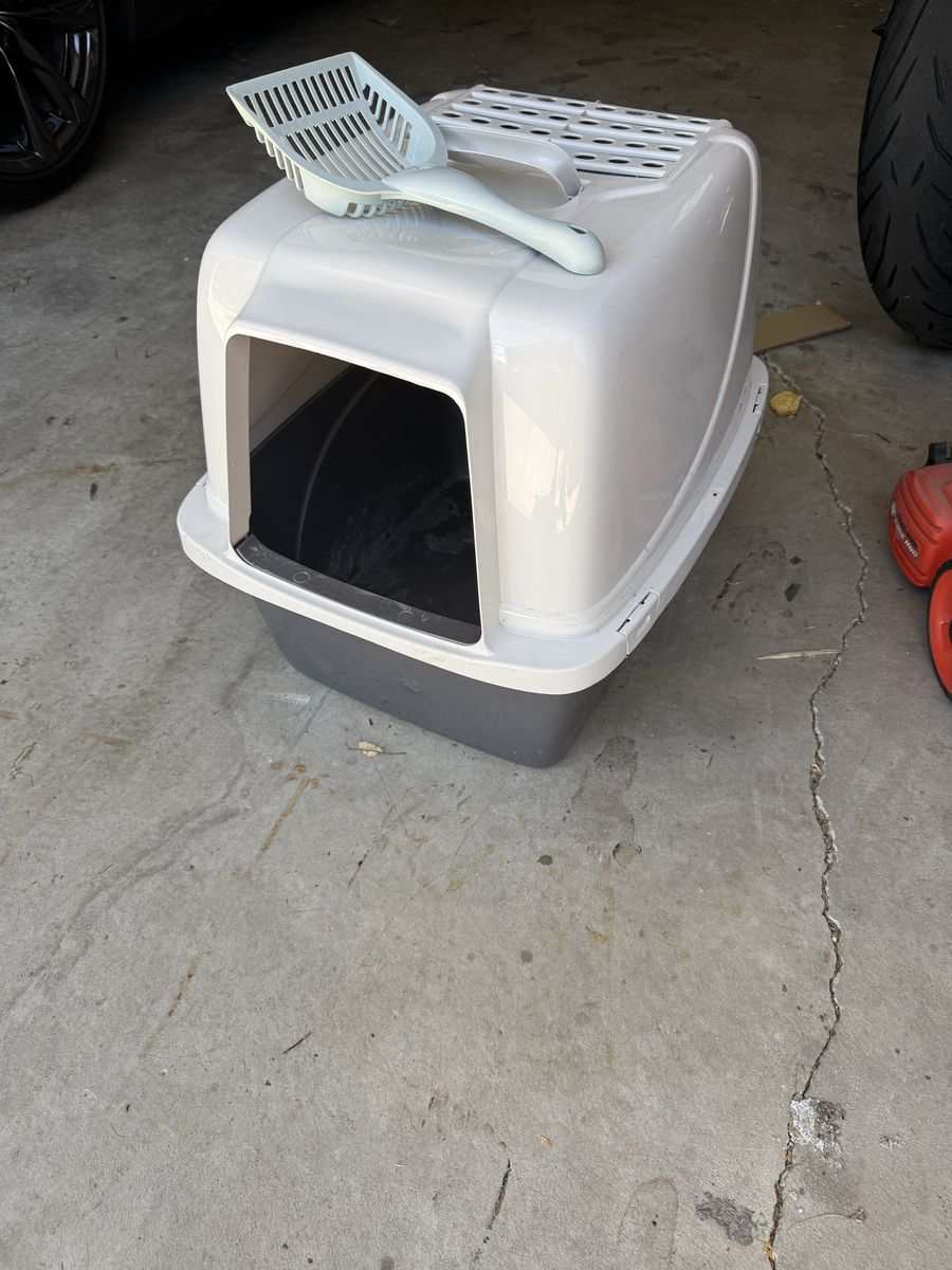Litter box enclosure
