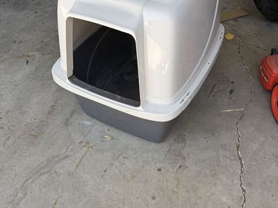 Litter box enclosure