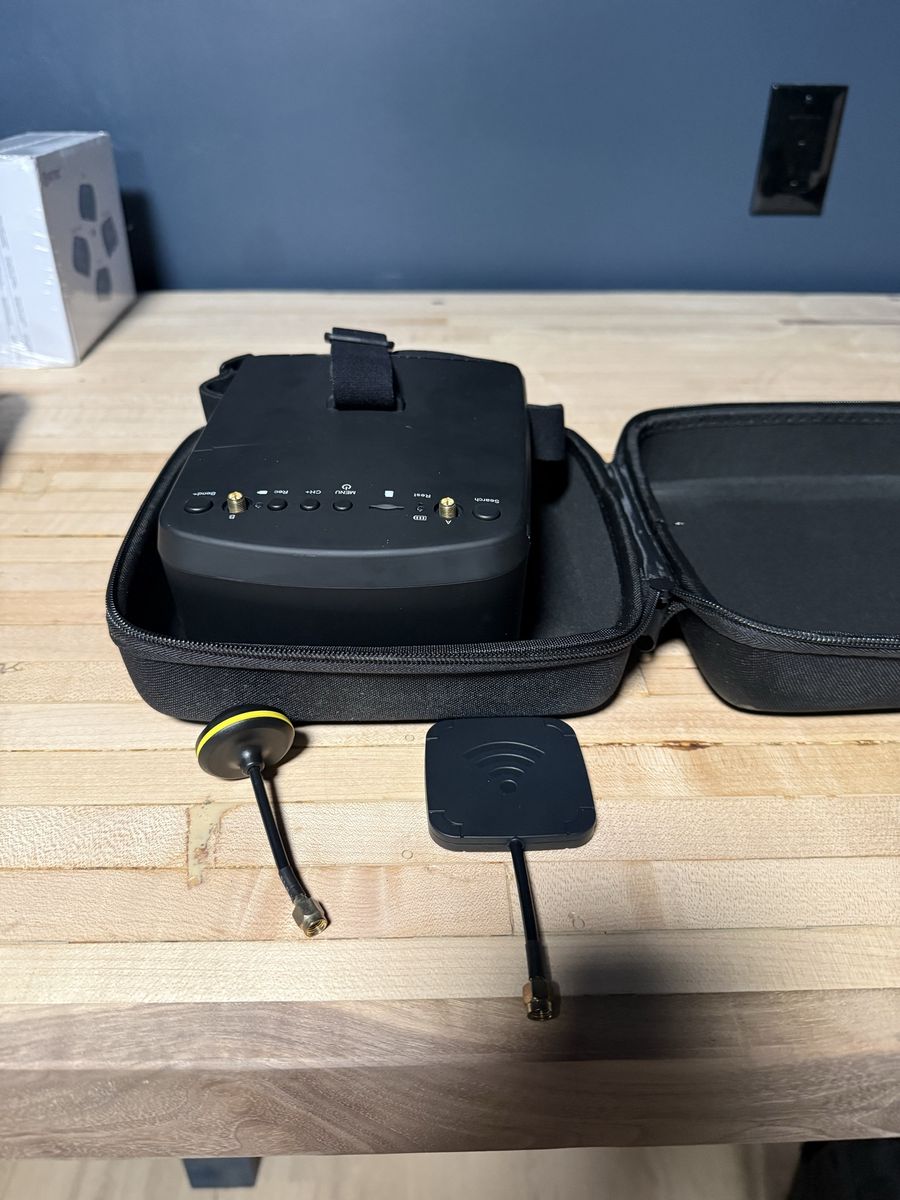 EV800D analog FPV goggles
