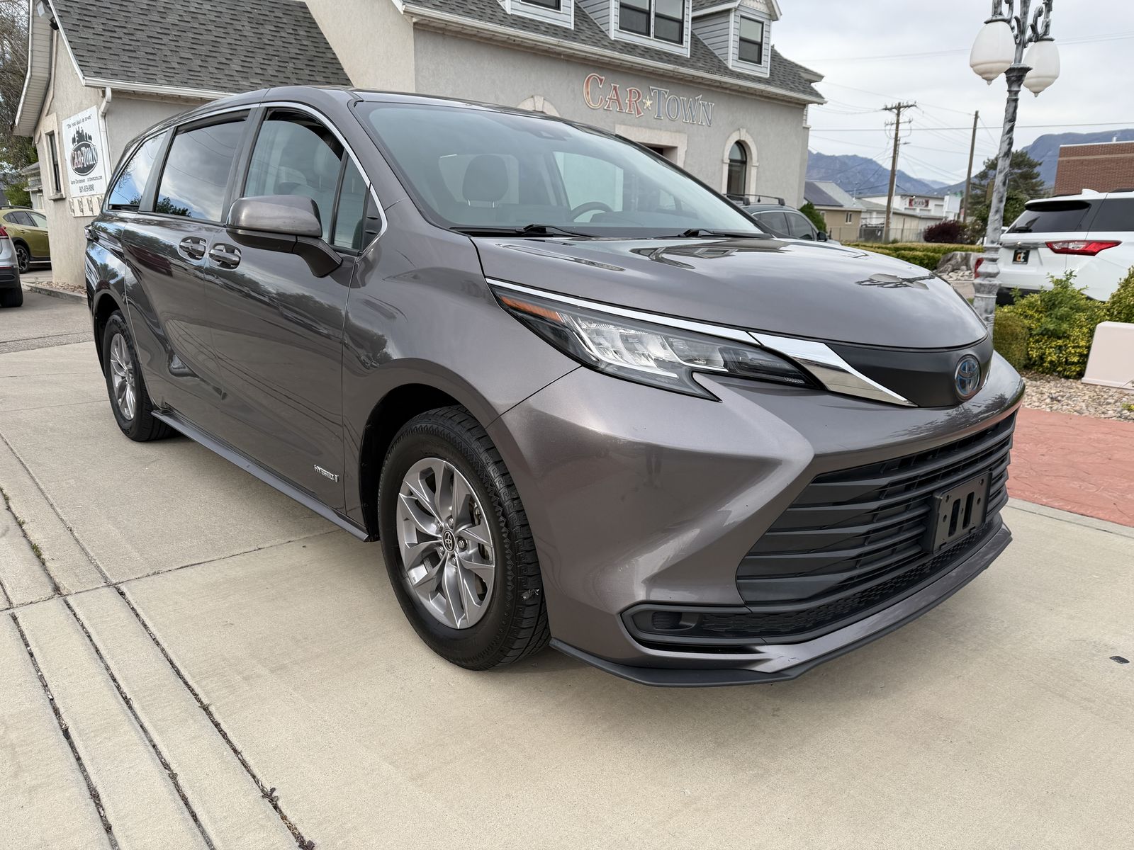 2021 Toyota Sienna LE 8-Passenger