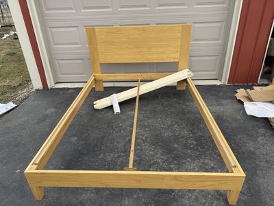 Kira Solid Wood Platform Bed Frame (Queen Size)