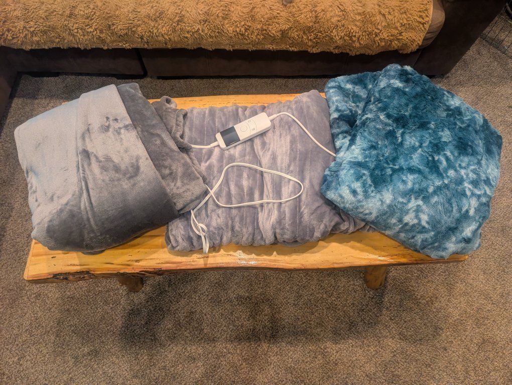 Luxurious Electric Heated Blanket - Additional blankets included