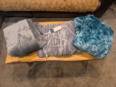 Luxurious Electric Heated Blanket - Additional blankets included