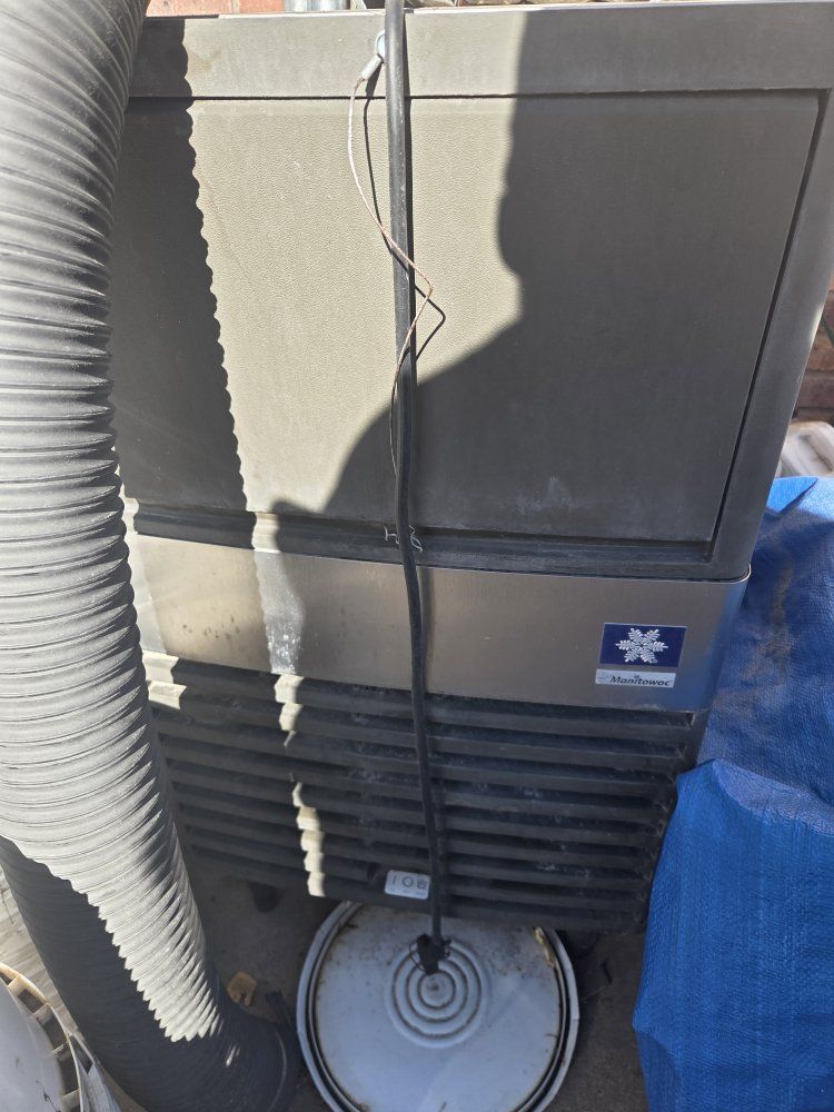Manitowoc Commercial Ice Machine - Industrial Grade for Restaurant/Bar Use