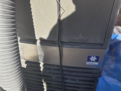 Manitowoc Commercial Ice Machine - Industrial Grade for Restaurant/Bar Use