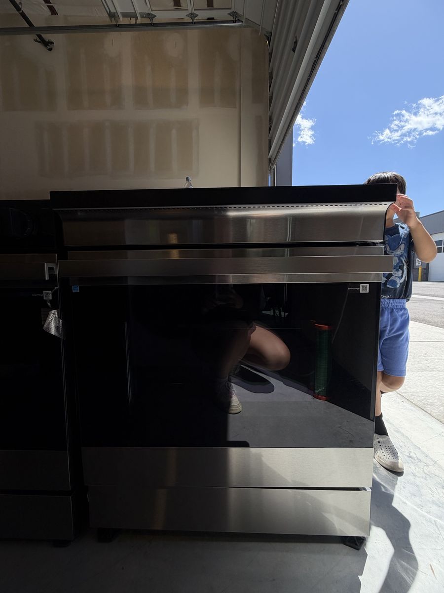 Samsung Bespoke 30” Smart Slide-In Induction Range Scratch & Dent