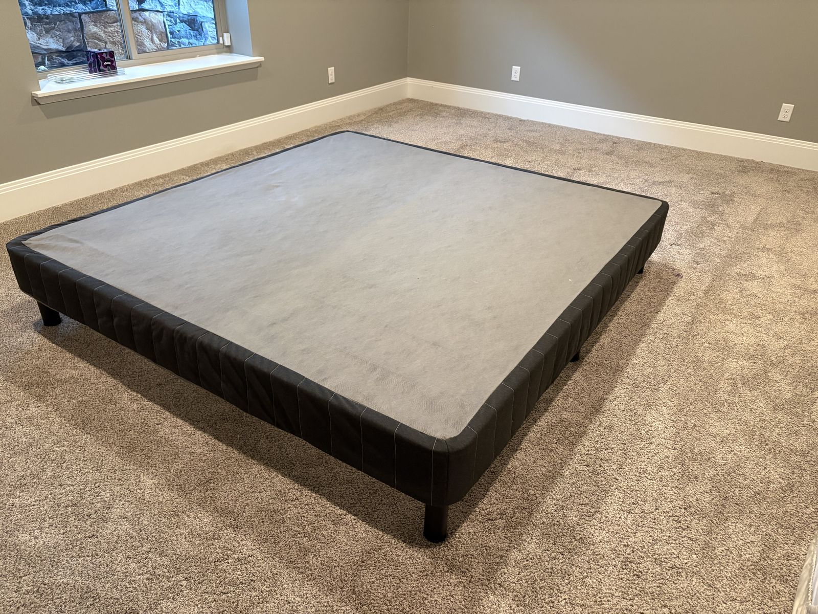 King size mattress base
