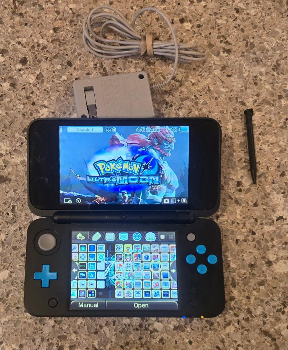 Nintendo 2ds Xl with 73 games on it! trades considered!