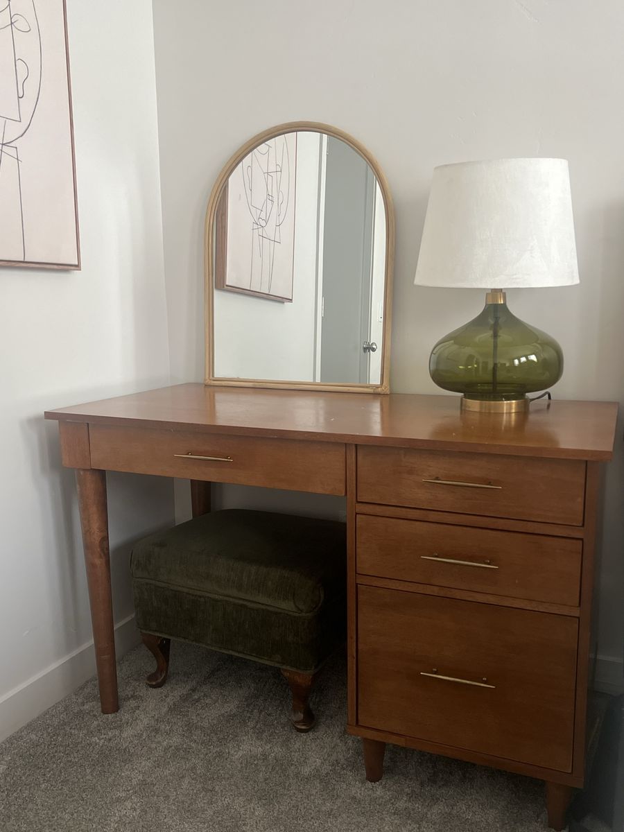4 drawer desk/vanity