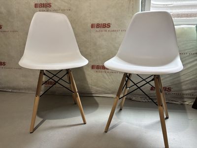 Set of 2 Mid-Century Modern White Molded Plastic Dining Chairs with Wood Legs