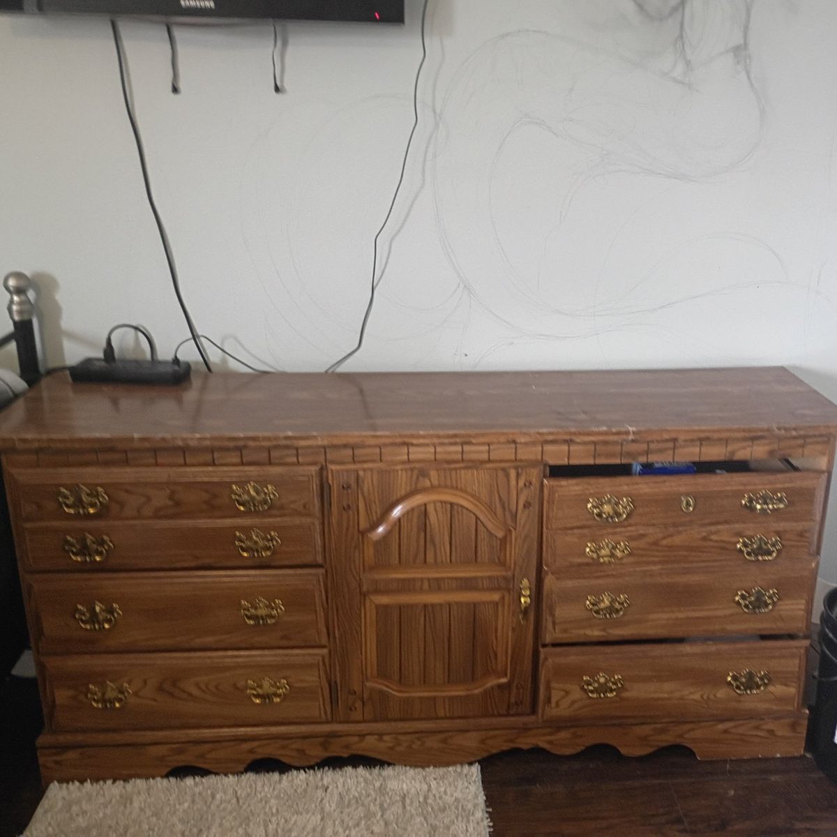 very sturdy dresser/hutch