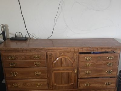 very sturdy dresser/hutch