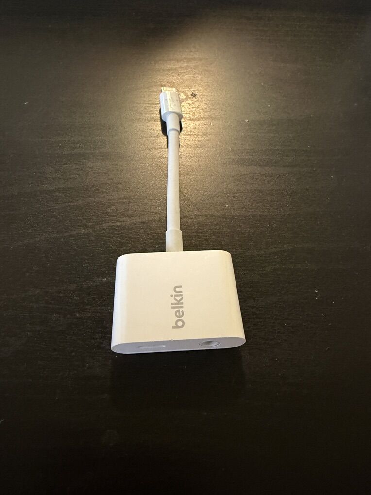 Belkin Lightning to 3.5mm + Audio Charger Splitter