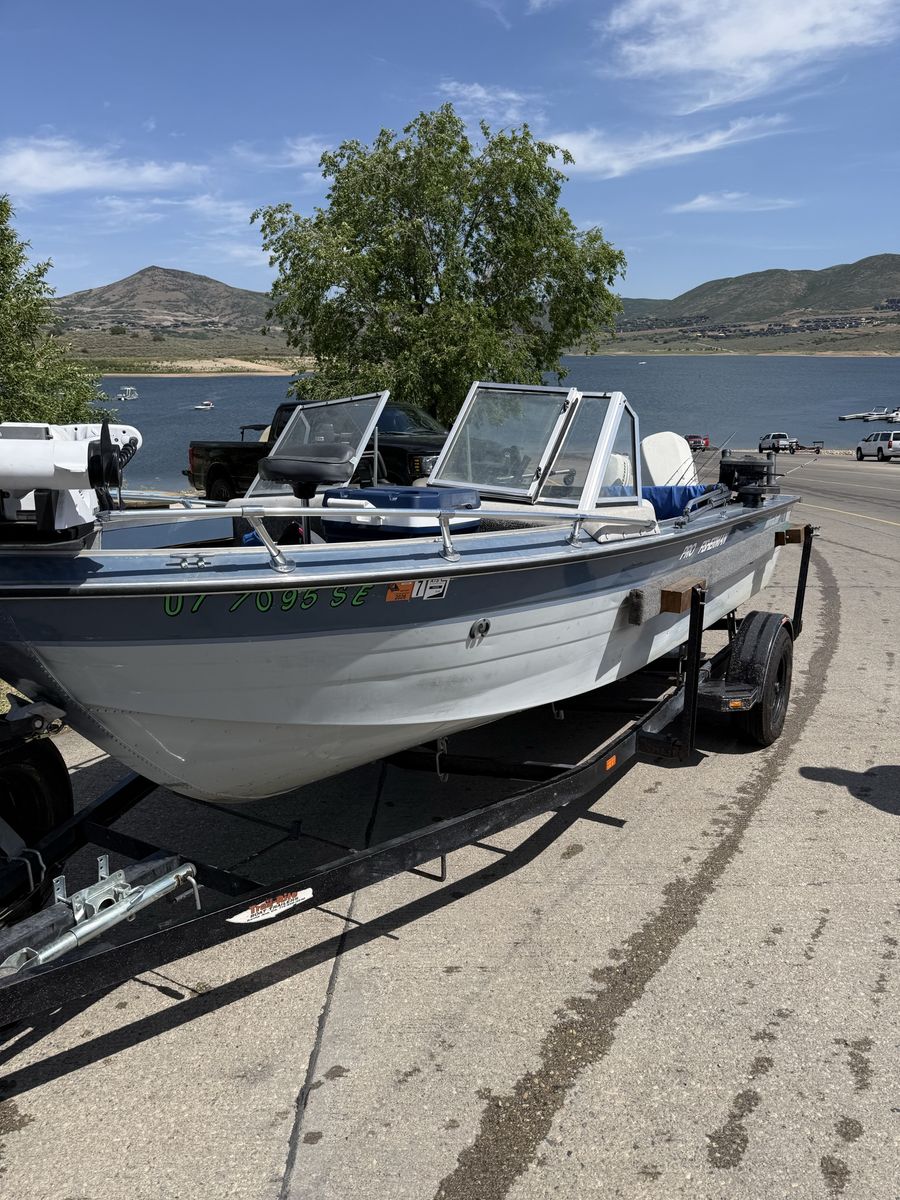 Fish boat haze 90 hp and 8 hp  obo fish finder down riggers remote trolling on trolling motor