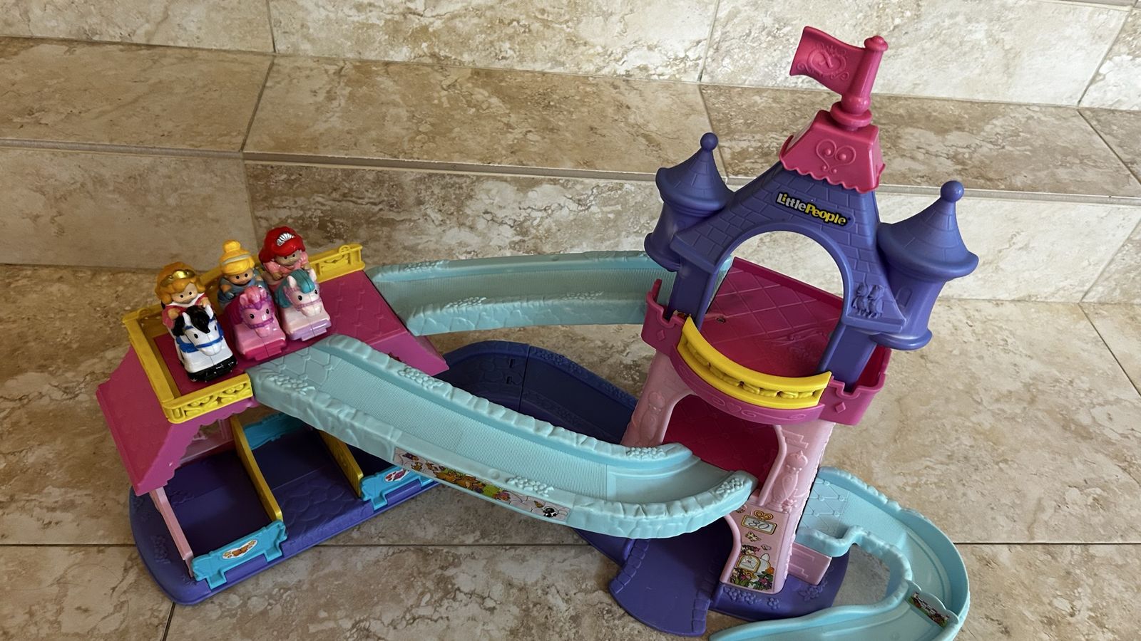 Fisher-Price Little People Princess Klip Klop Stable Castle with 3 Princesses & Horses
