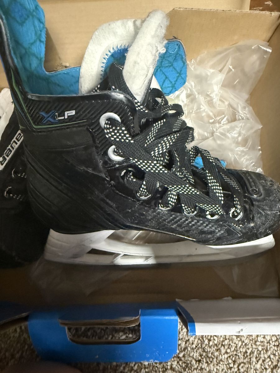 Hockey skates