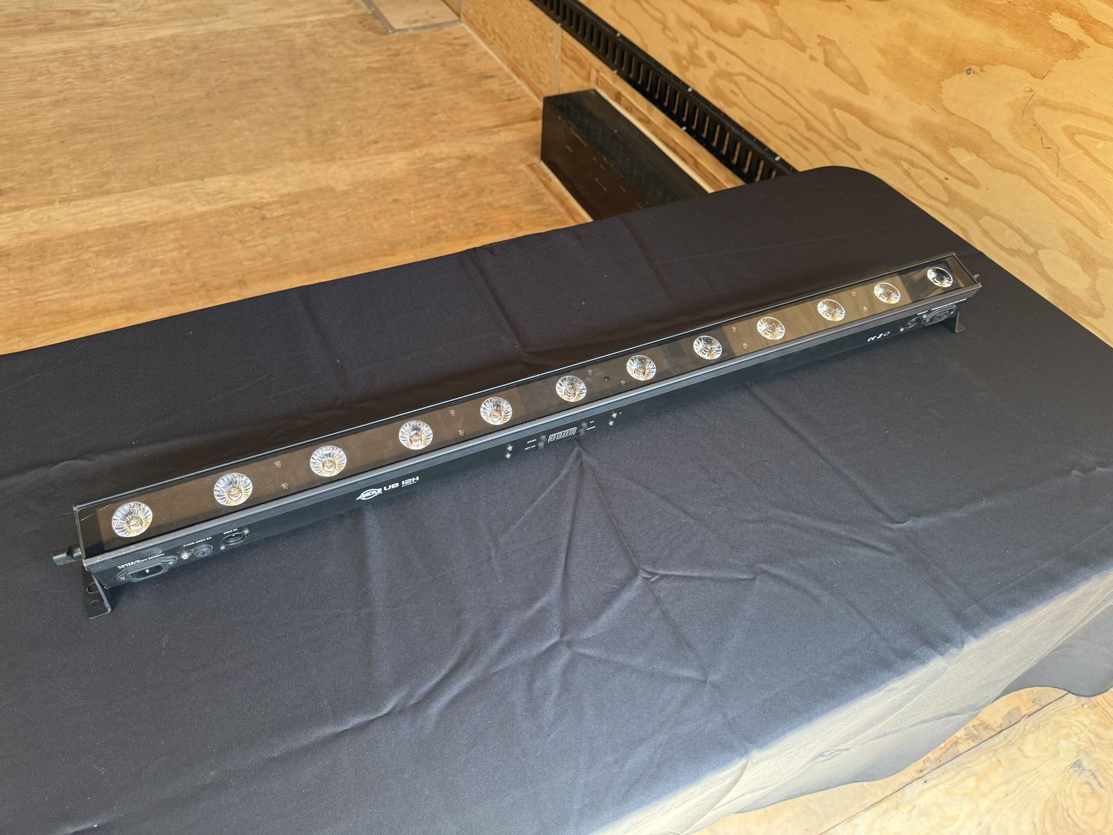 ADJ UB 12H - LED Light Bar (x8)