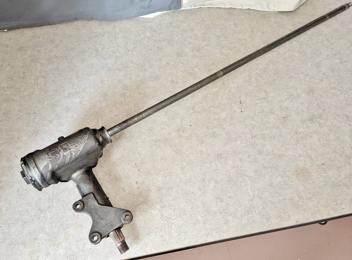 1955 CHEVY STEERING GEAR BOX & SHAFT TRI FIVE STEERING GEAR BOX