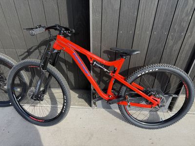 2x Trailcraft Timber 27.5 LTD Mountain Bike - Height Range: 4'10" to 5'6"