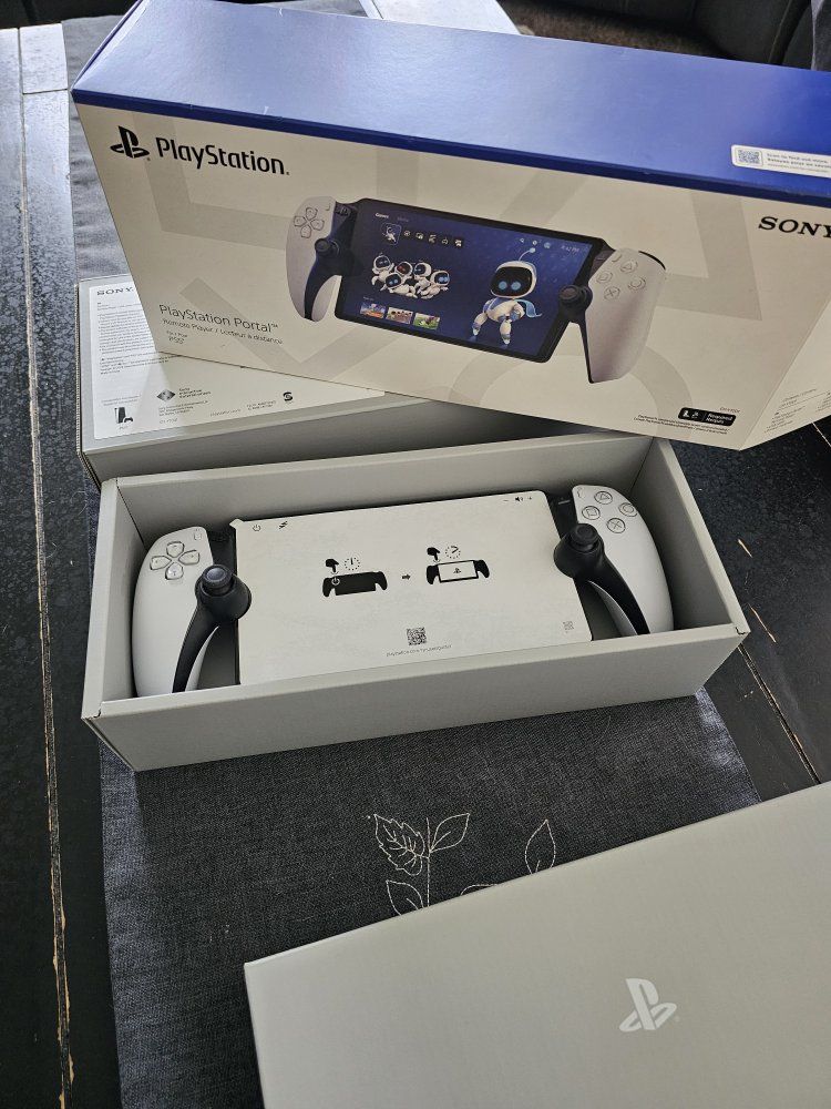 Sony PlayStation Portal Remote Player for PS5 - White Handheld Console Brand New