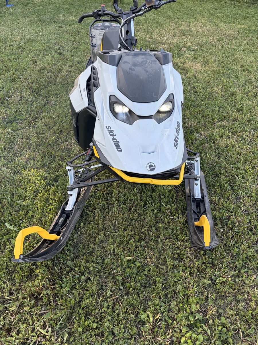 2023 Skidoo 850 Summit