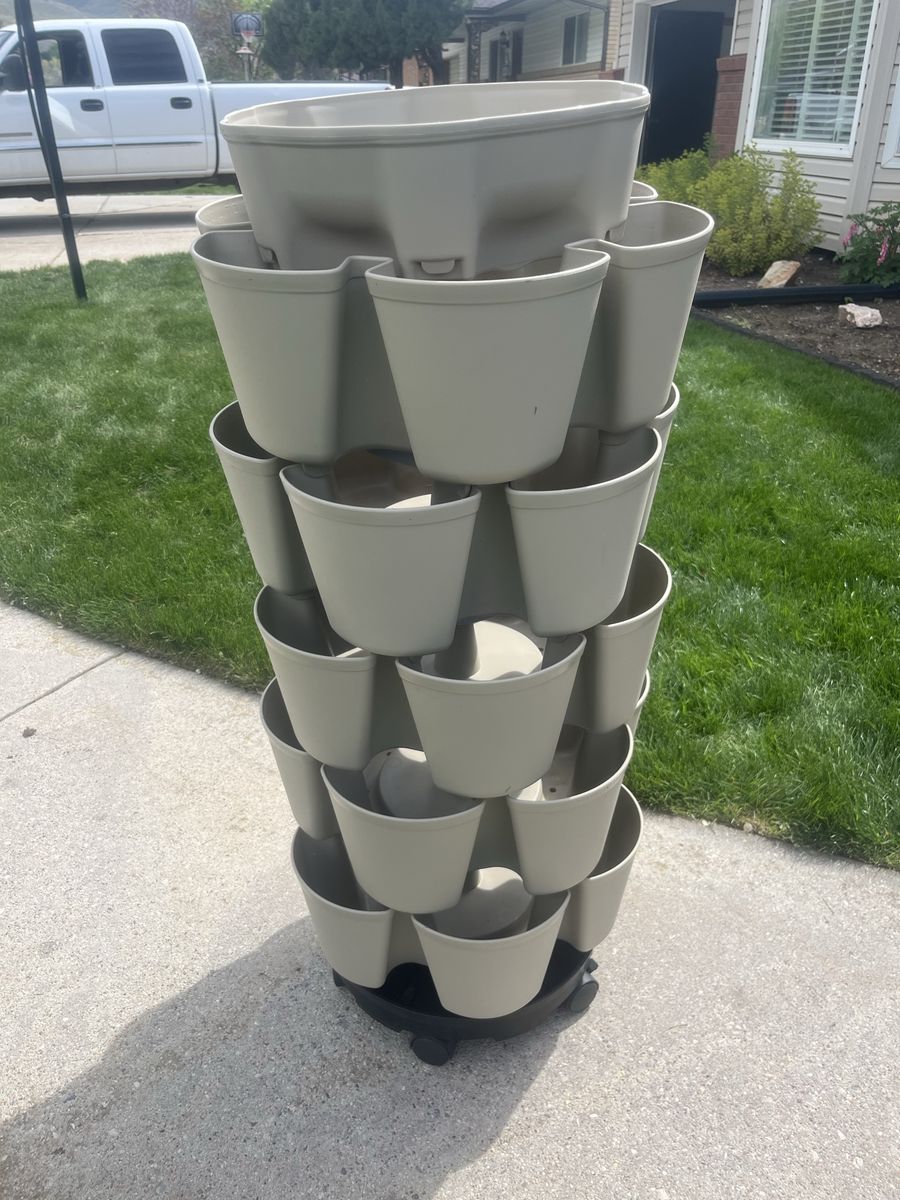 Green Stalk vertical planter