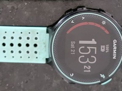 Garmnen Forerunner 235 With Charger Cable